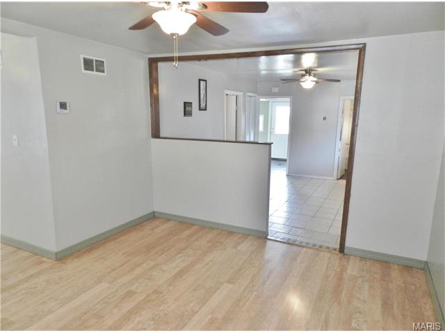940 Spring Ave, Saint Charles, MO 63301 photo 5