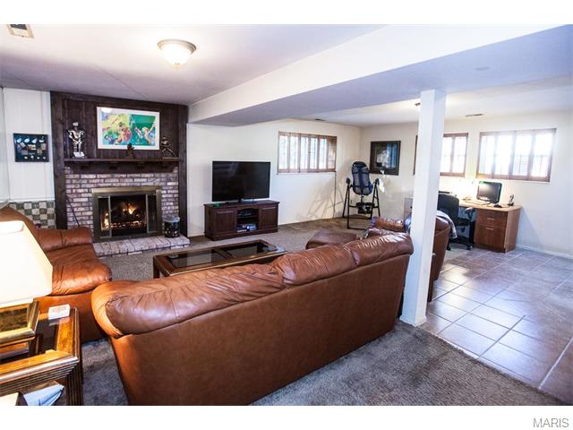608 Wynn Pl, Ballwin, MO 63021 photo 29