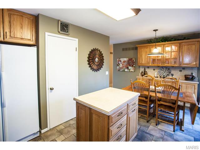 608 Wynn Pl, Ballwin, MO 63021 photo 13