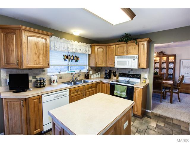 608 Wynn Pl, Ballwin, MO 63021 photo 12