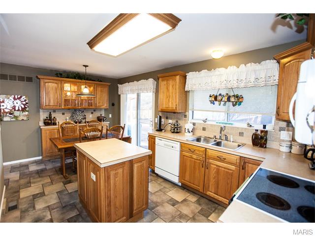 608 Wynn Pl, Ballwin, MO 63021 photo 11