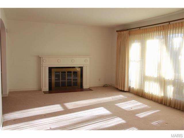 502 Mapleview Dr, Saint Louis, MO 63130 photo 2