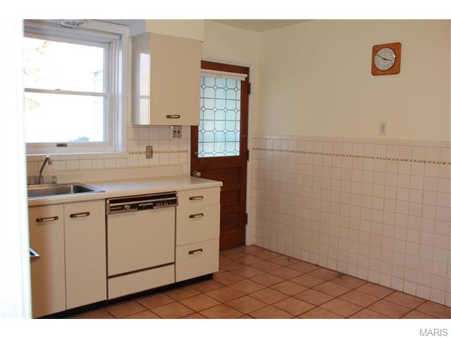 502 Mapleview Dr, Saint Louis, MO 63130 photo 8