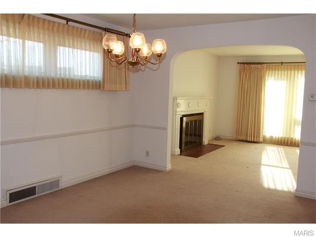 502 Mapleview Dr, Saint Louis, MO 63130 photo 3