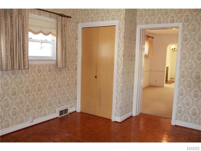 502 Mapleview Dr, Saint Louis, MO 63130 photo 6