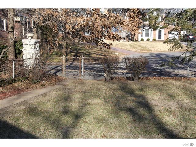 502 Mapleview Dr, Saint Louis, MO 63130 photo 16