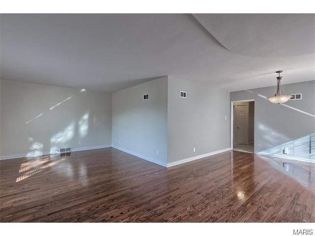 5407 Gresham Ave, Saint Louis, MO 63109 photo 10