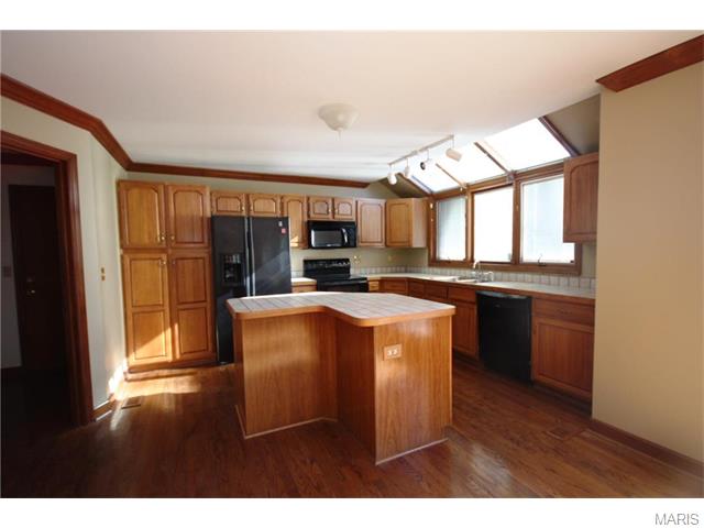 842 Whispering Meadows Dr, Ballwin, MO 63021 photo 3