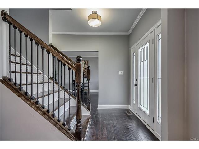 592 Wetherby Ter, Ballwin, MO 63021 photo 2