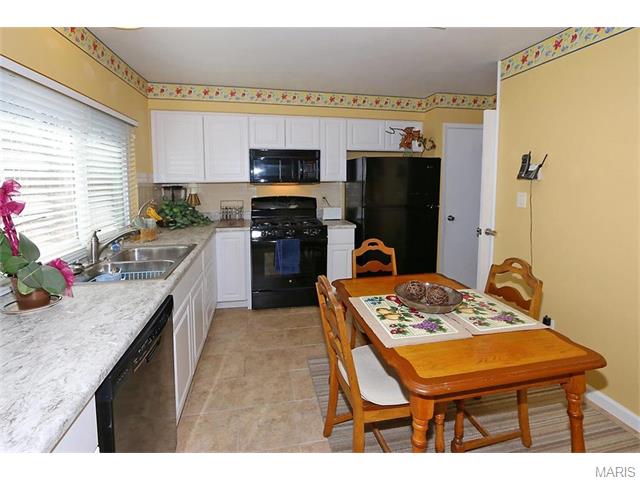 698 Woodrun Ct, Ballwin, MO 63021 photo 7