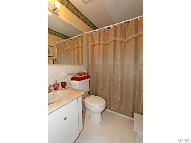 698 Woodrun Ct, Ballwin, MO 63021 photo 18