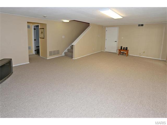 698 Woodrun Ct, Ballwin, MO 63021 photo 16