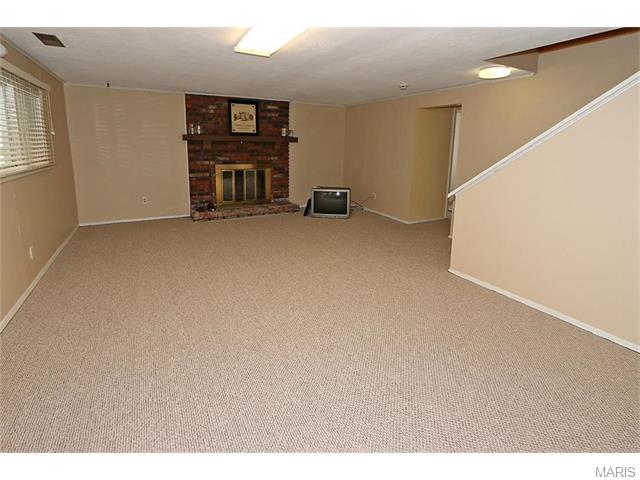 698 Woodrun Ct, Ballwin, MO 63021 photo 17