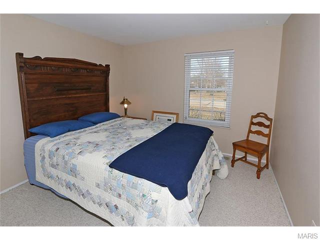 698 Woodrun Ct, Ballwin, MO 63021 photo 11