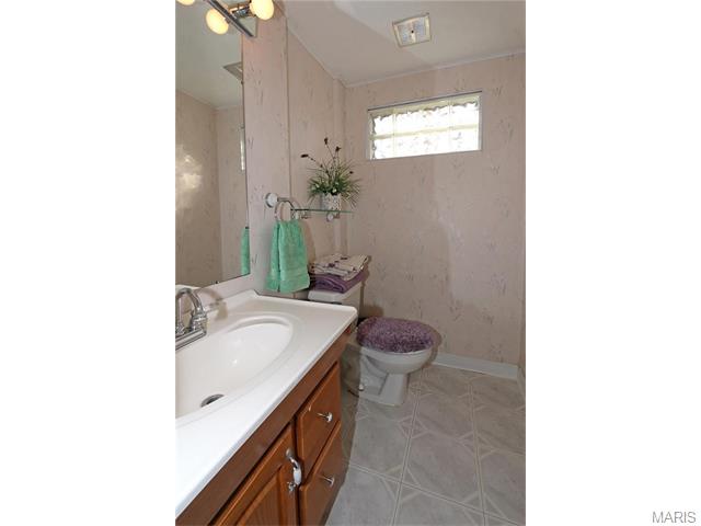 698 Woodrun Ct, Ballwin, MO 63021 photo 14