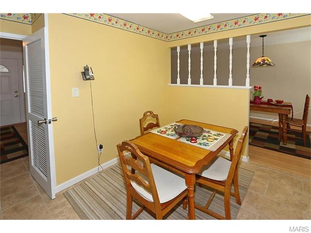 698 Woodrun Ct, Ballwin, MO 63021 photo 9