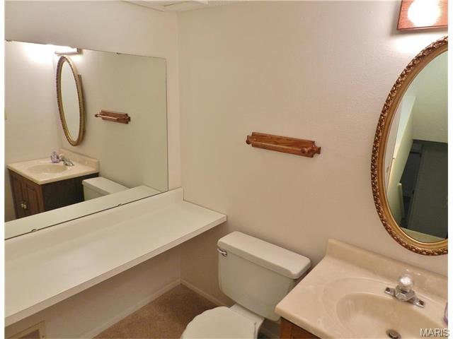 869 Delmonico, Ballwin, MO 63021 photo 17