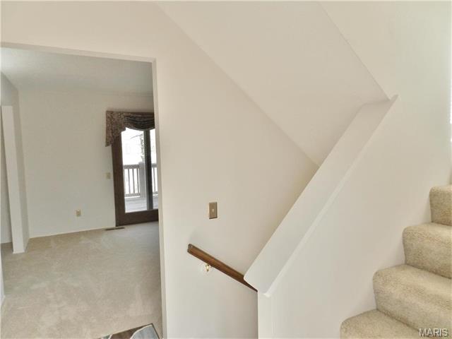 869 Delmonico, Ballwin, MO 63021 photo 5