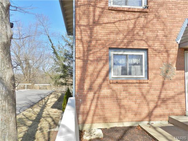 869 Delmonico, Ballwin, MO 63021 photo 4