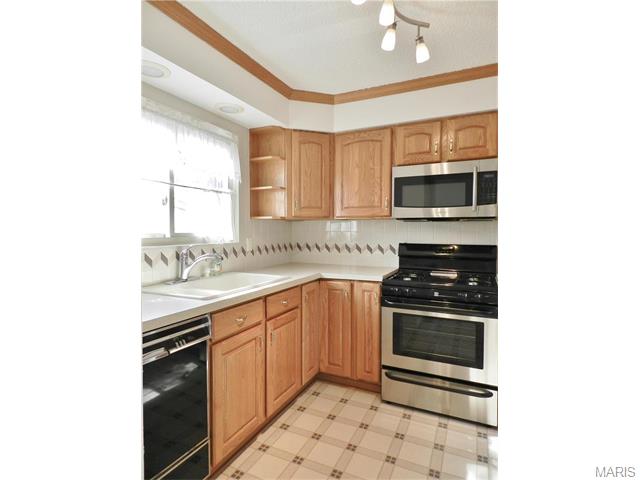 869 Delmonico, Ballwin, MO 63021 photo 6