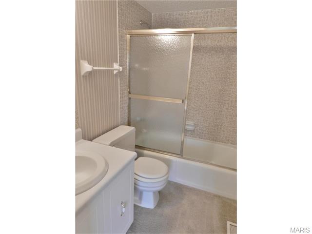 869 Delmonico, Ballwin, MO 63021 photo 21