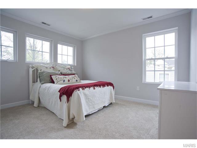 250 Edwin Ave, Glendale, MO 63122 photo 16