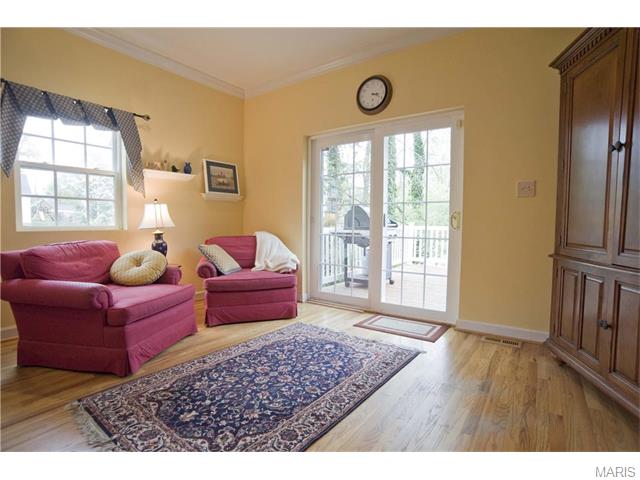 250 Edwin Ave, Glendale, MO 63122 photo 10