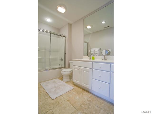 250 Edwin Ave, Glendale, MO 63122 photo 17