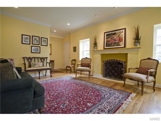 250 Edwin Ave, Glendale, MO 63122 photo 3