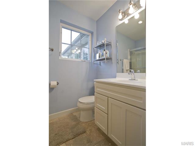 250 Edwin Ave, Glendale, MO 63122 photo 15