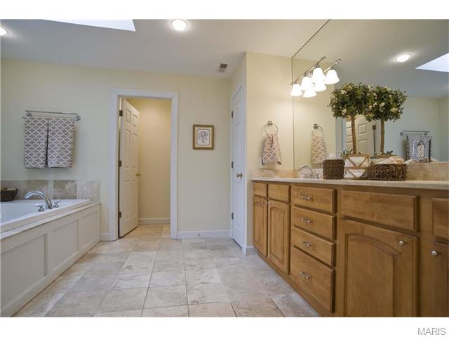 250 Edwin Ave, Glendale, MO 63122 photo 13