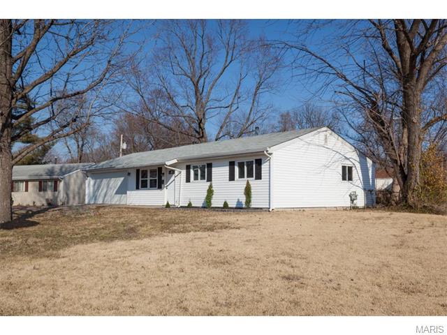 207 Allen Dr, O'fallon, MO 63366 photo 2