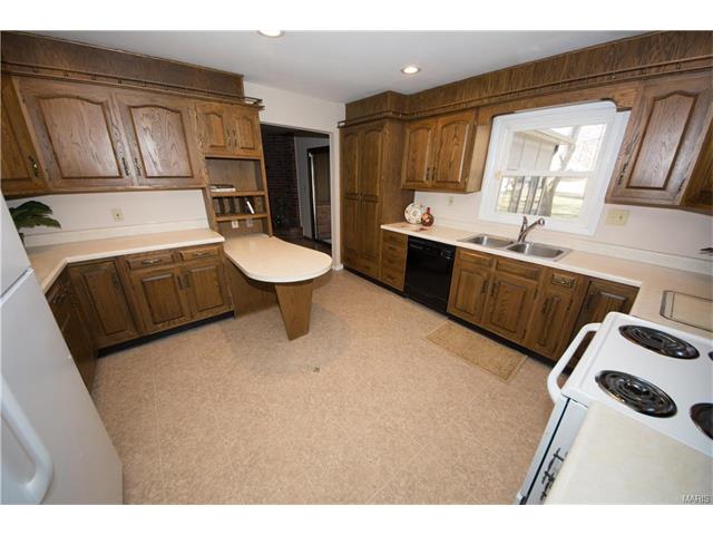 329 Hill Trl, Ballwin, MO 63011 photo 17