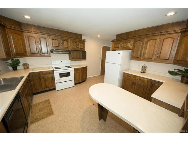 329 Hill Trl, Ballwin, MO 63011 photo 4
