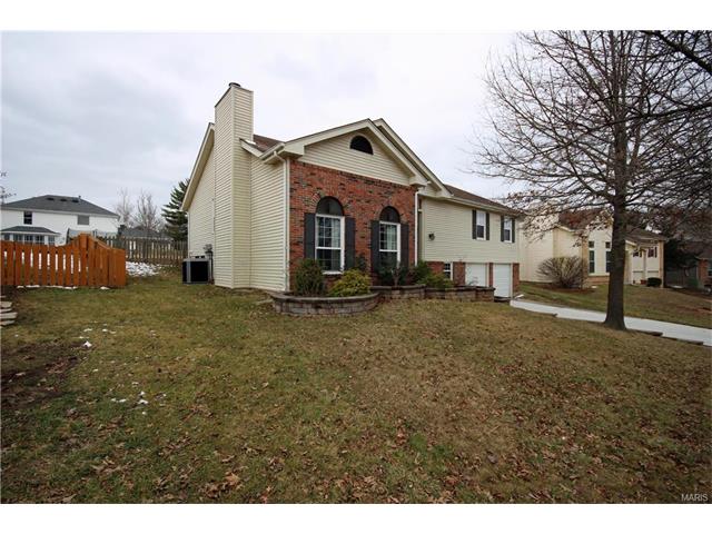 1456 Cedar Bluff Dr, Ballwin, MO 63021 photo 3