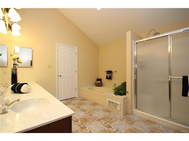 1456 Cedar Bluff Dr, Ballwin, MO 63021 photo 33