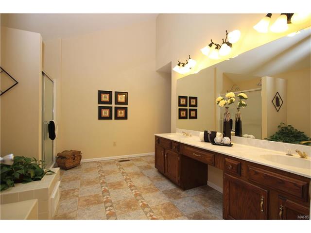 1456 Cedar Bluff Dr, Ballwin, MO 63021 photo 30