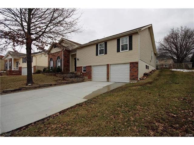 1456 Cedar Bluff Dr, Ballwin, MO 63021 photo 2