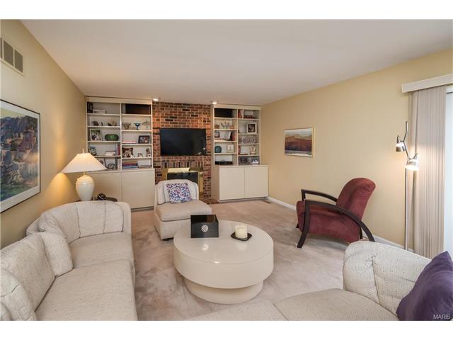 335 Glan Tai Dr, Ballwin, MO 63011 photo 4