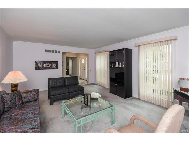 335 Glan Tai Dr, Ballwin, MO 63011 photo 2