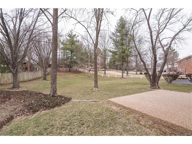 335 Glan Tai Dr, Ballwin, MO 63011 photo 11
