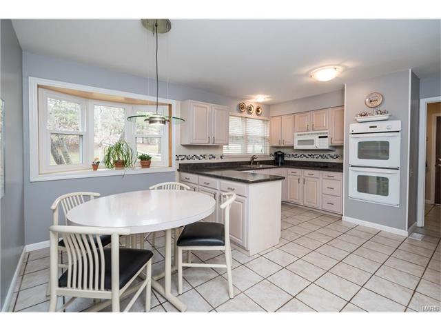 335 Glan Tai Dr, Ballwin, MO 63011 photo 6