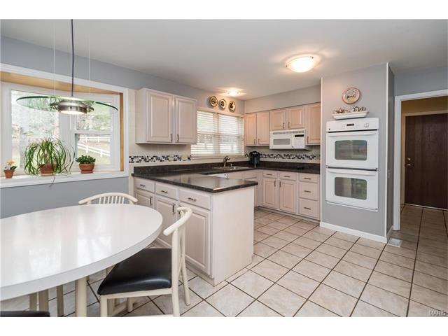 335 Glan Tai Dr, Ballwin, MO 63011 photo 8