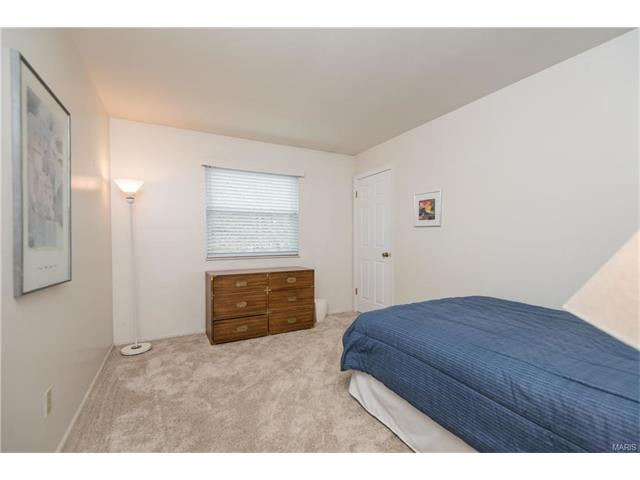 335 Glan Tai Dr, Ballwin, MO 63011 photo 14