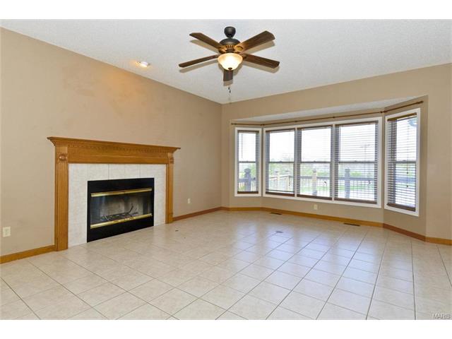 8 Dunhill Ct, O'fallon, MO 63366 photo 2