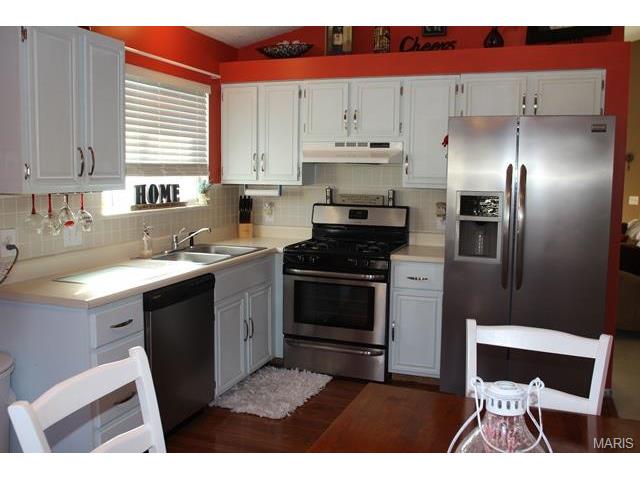 209 Geranium Dr, O'fallon, MO 63366 photo 3