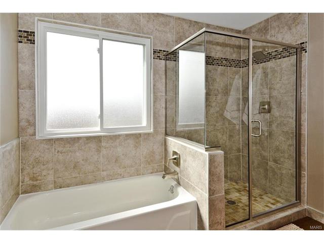 1012 Columbard Dr, Ballwin, MO 63021 photo 19