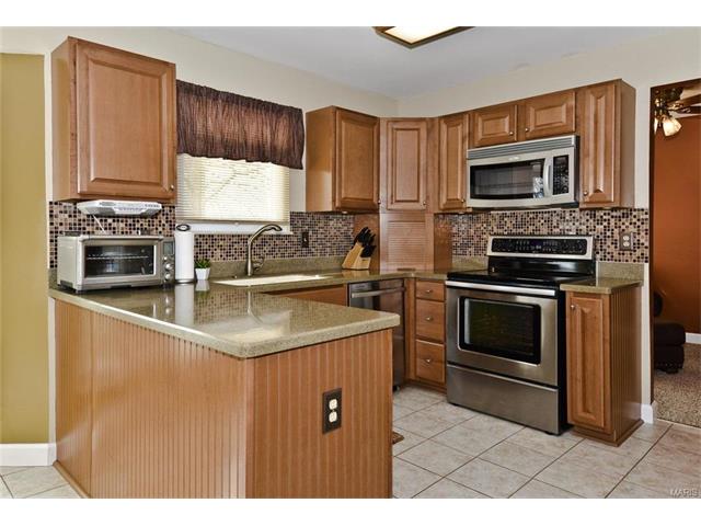 1012 Columbard Dr, Ballwin, MO 63021 photo 8