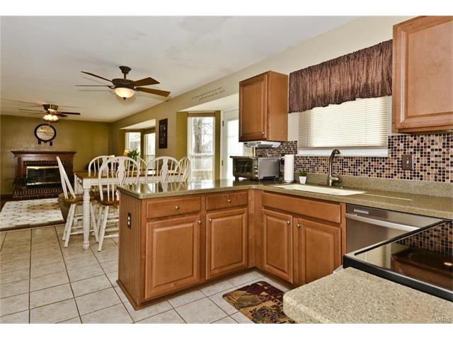 1012 Columbard Dr, Ballwin, MO 63021 photo 6