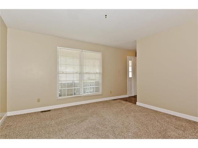 1012 Columbard Dr, Ballwin, MO 63021 photo 4